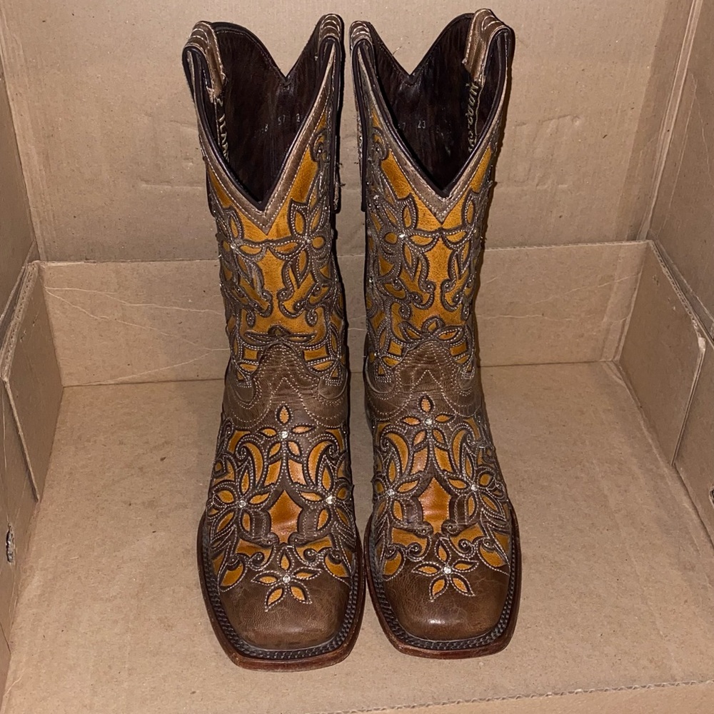 Boots where only used 1-3 times. I’m located to the east of Houston.